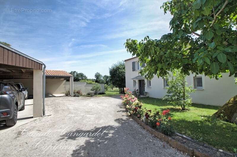 Maison à vendre de 217 m² au calme, sur plus de 2 100 m² de parcelle, à 7 min de Châtelaillon-Plage - photo 6