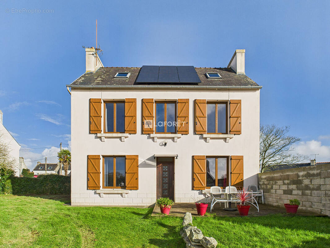 Maison à PLONEVEZ-PORZAY