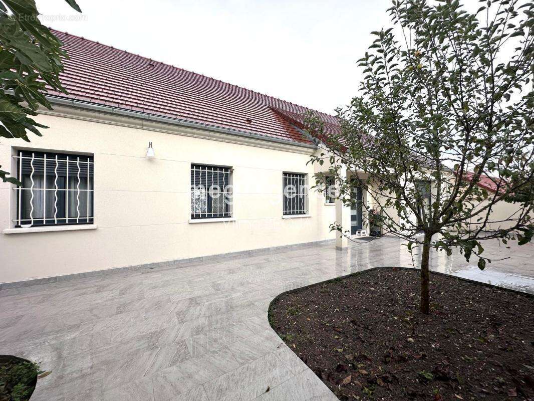 Maison à SAINT-MARTIN-DU-TERTRE