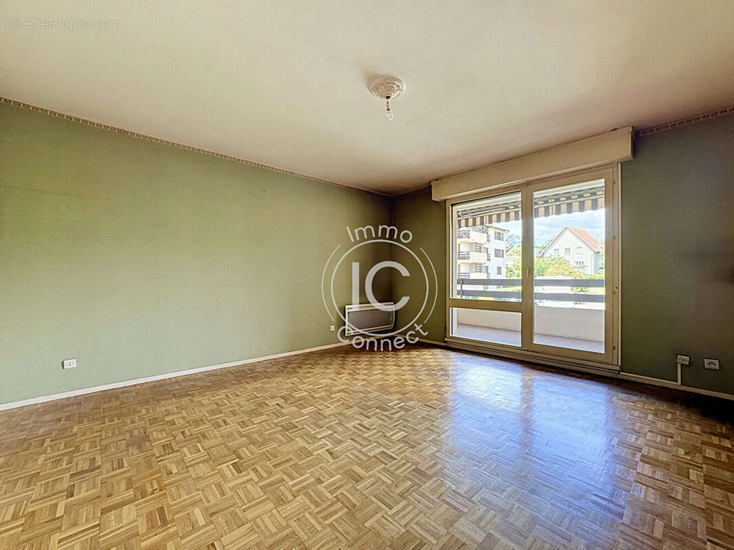 Appartement à SAINT-GENIS-LAVAL