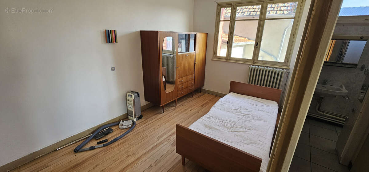 Maison à YSSAC-LA-TOURETTE