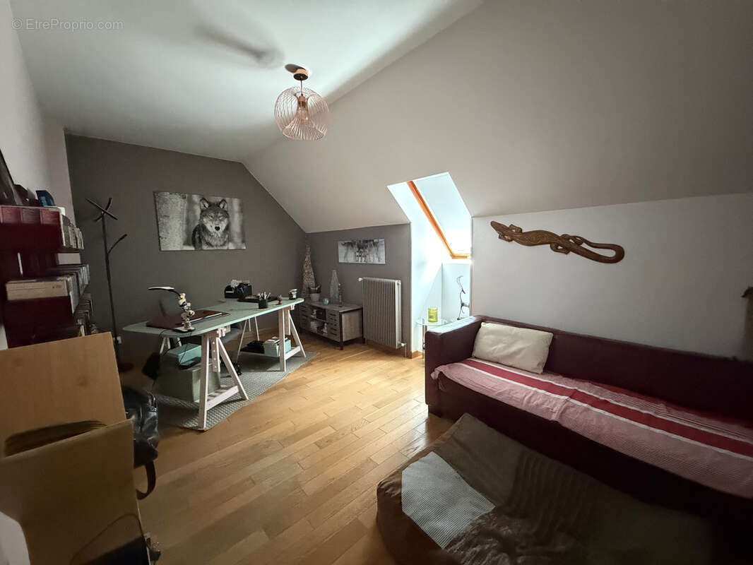 Maison à LE MESNIL-SAINT-DENIS