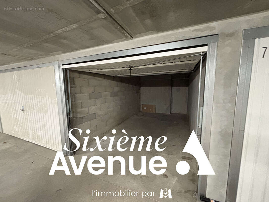 Parking à SAINT-BONNET-DE-MURE