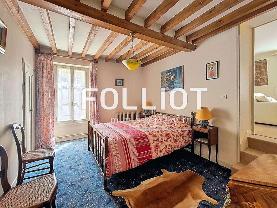 Maison à SAINTE-CROIX-GRAND-TONNE