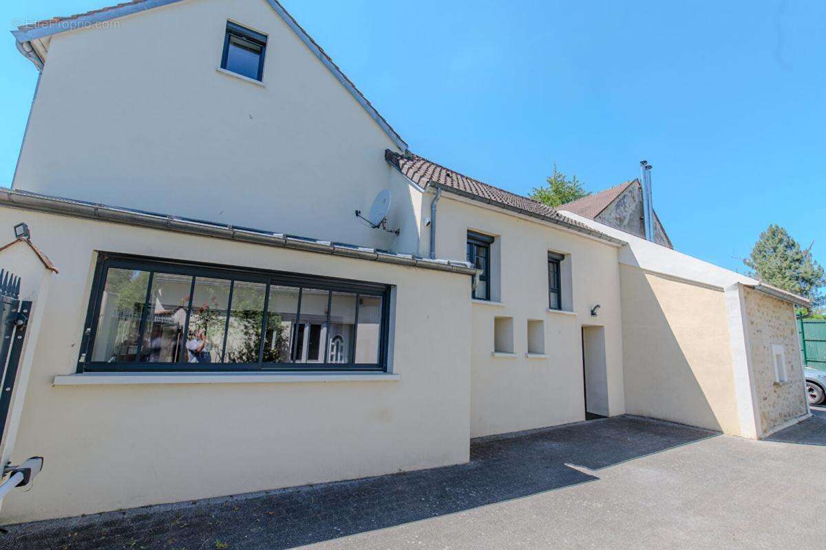 Longuesse - Maison familiale de charme sur 3 700 m² de terrain - photo 17