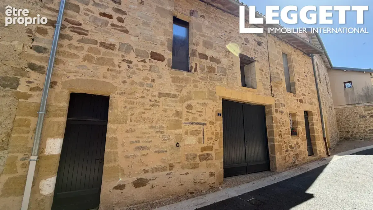 Très belle Grange – extérieur rénové, toiture récente, tout-à-l’égout et électricité. Située cœur d’un village - photo 1