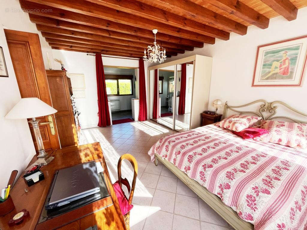 Maison à VILLENEUVE-SUR-YONNE