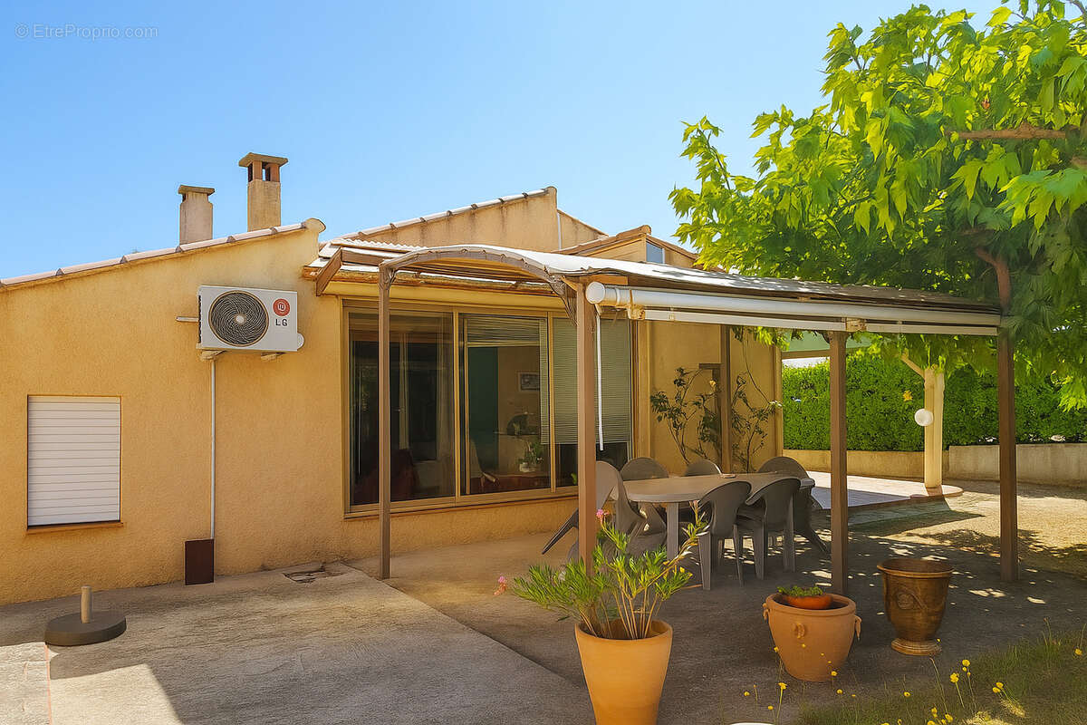 Maison à MAUBEC