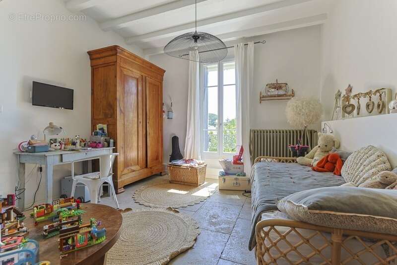 Magnifique PROPRIETE : Maison De Maître Et  Deux Dépendances (  17 Pièces / 400 M² )  Située à VERARGUES (34) DEDIEE A UN PROJET - photo 21