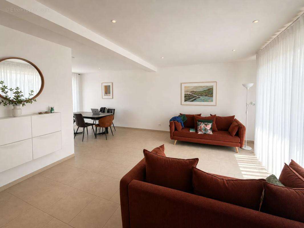 Maison de 6 pièces de 152 m² à Bourges - photo 2