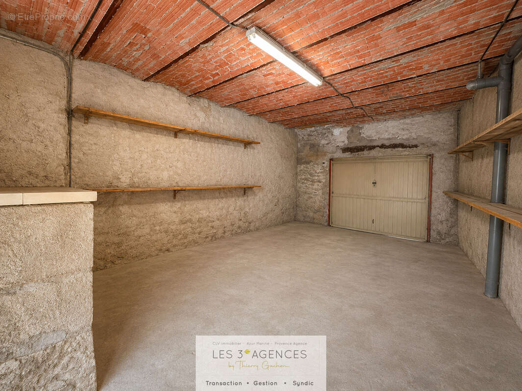 Immeuble de caractère au cœur de Cogolin   Fort potentiel d’aménagement - photo 8