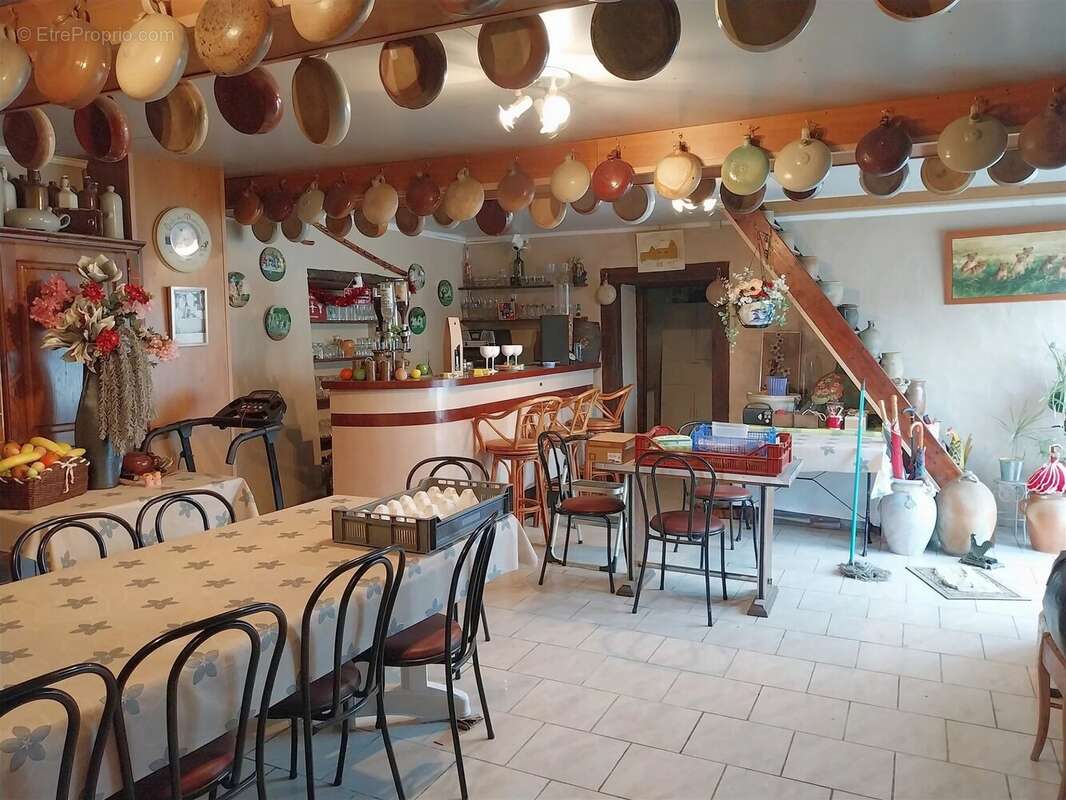 Maison à SAINT-HILAIRE-SUR-BENAIZE