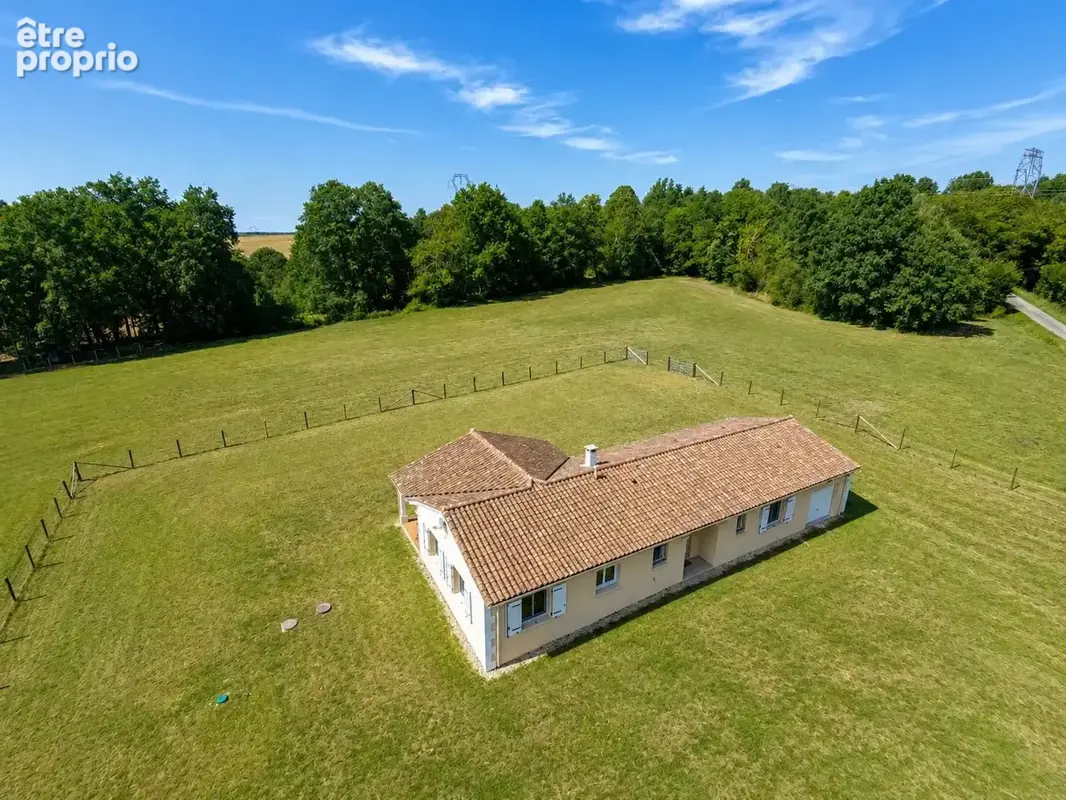 Villa moderne de plain-pied avec 3,3 ha de terrain - photo 2