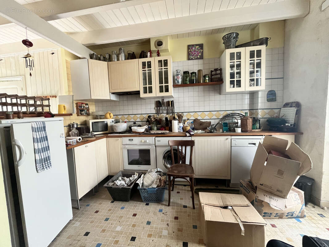 LE BONO, MOCQUARD immobilier vous propose cette maison de charme au cœur du Bono   À deux pas du port et des c - photo 3