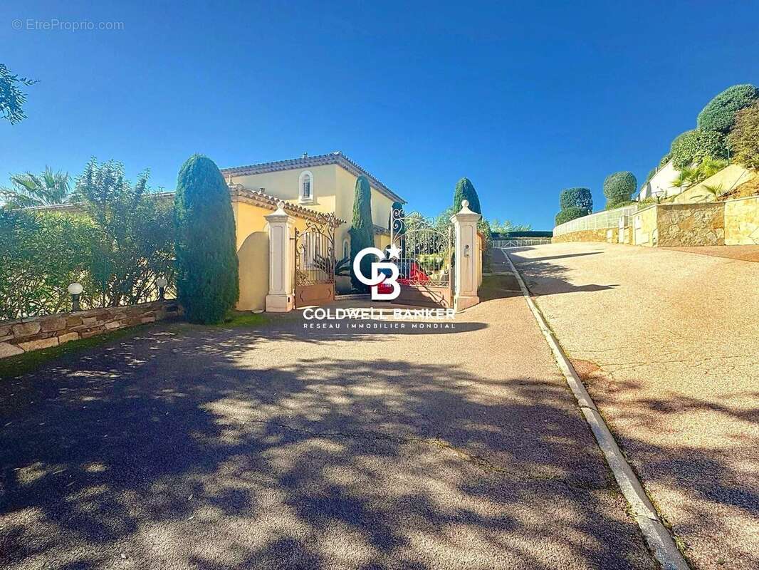 Maison à LES ISSAMBRES