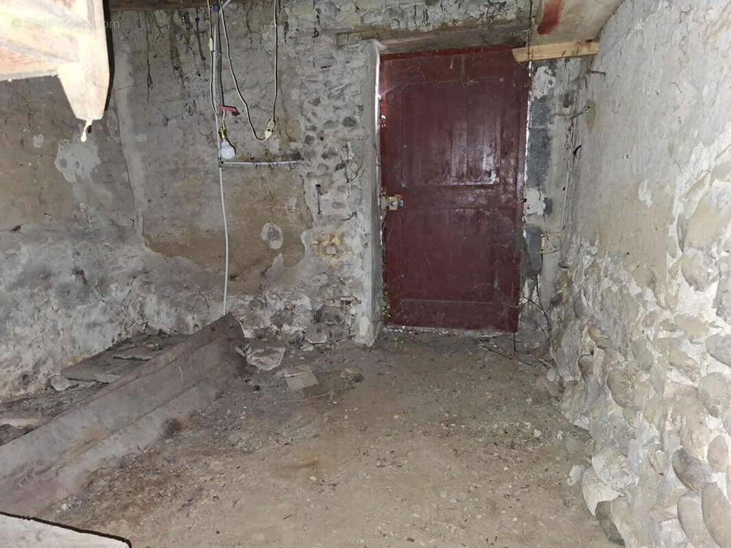 Maison à LES AVENIERES