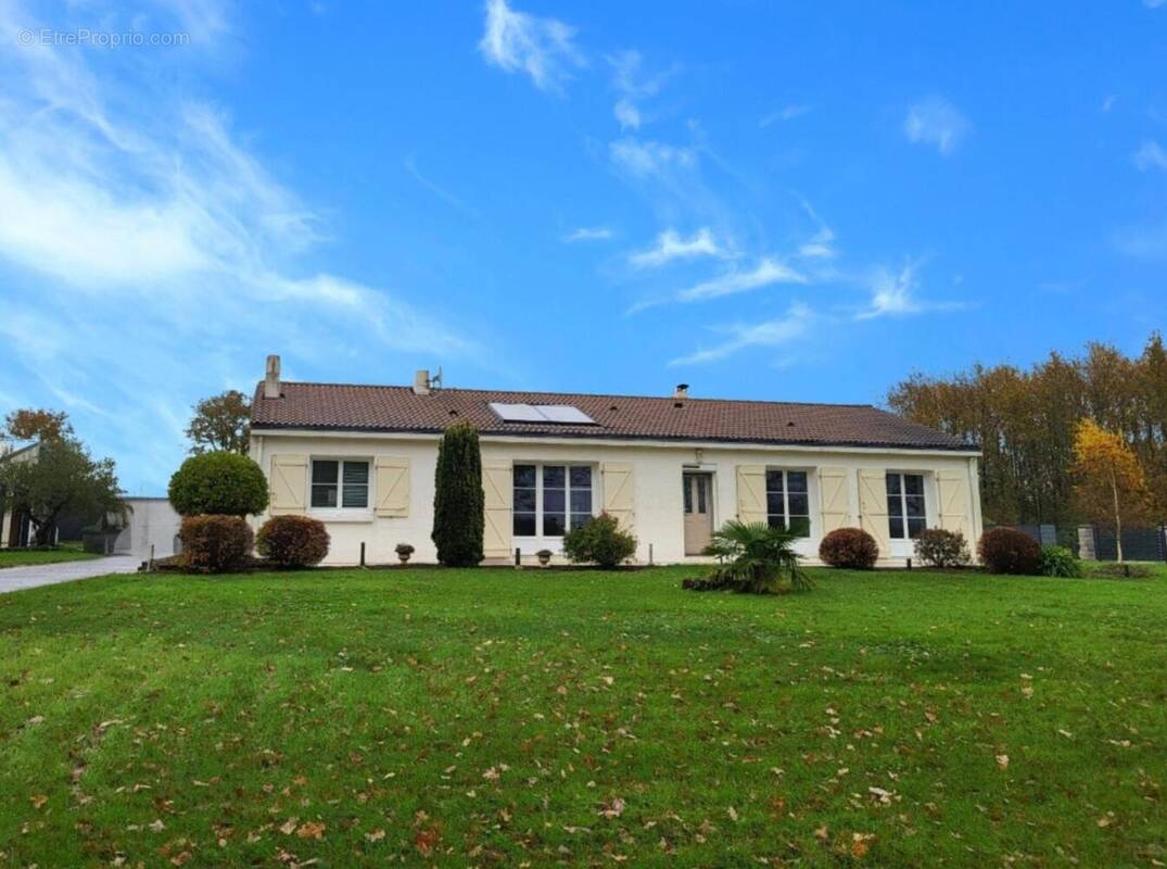 Photo 1 - Maison à BEAULIEU-SOUS-LA-ROCHE