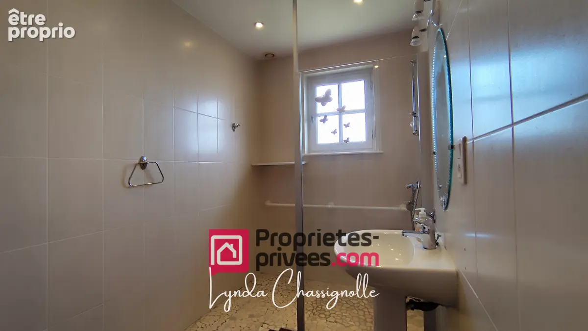 Maison à Mably - 5 chambres - 127m² - photo 11