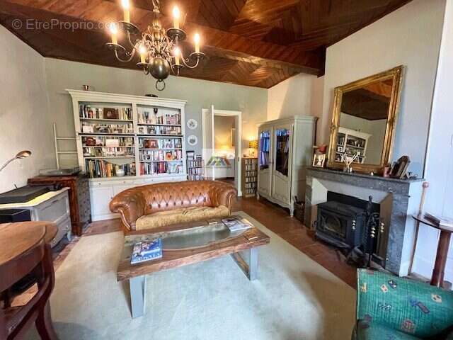 Rez de chausee - salle a manger ou bureau - Maison à BETOUS