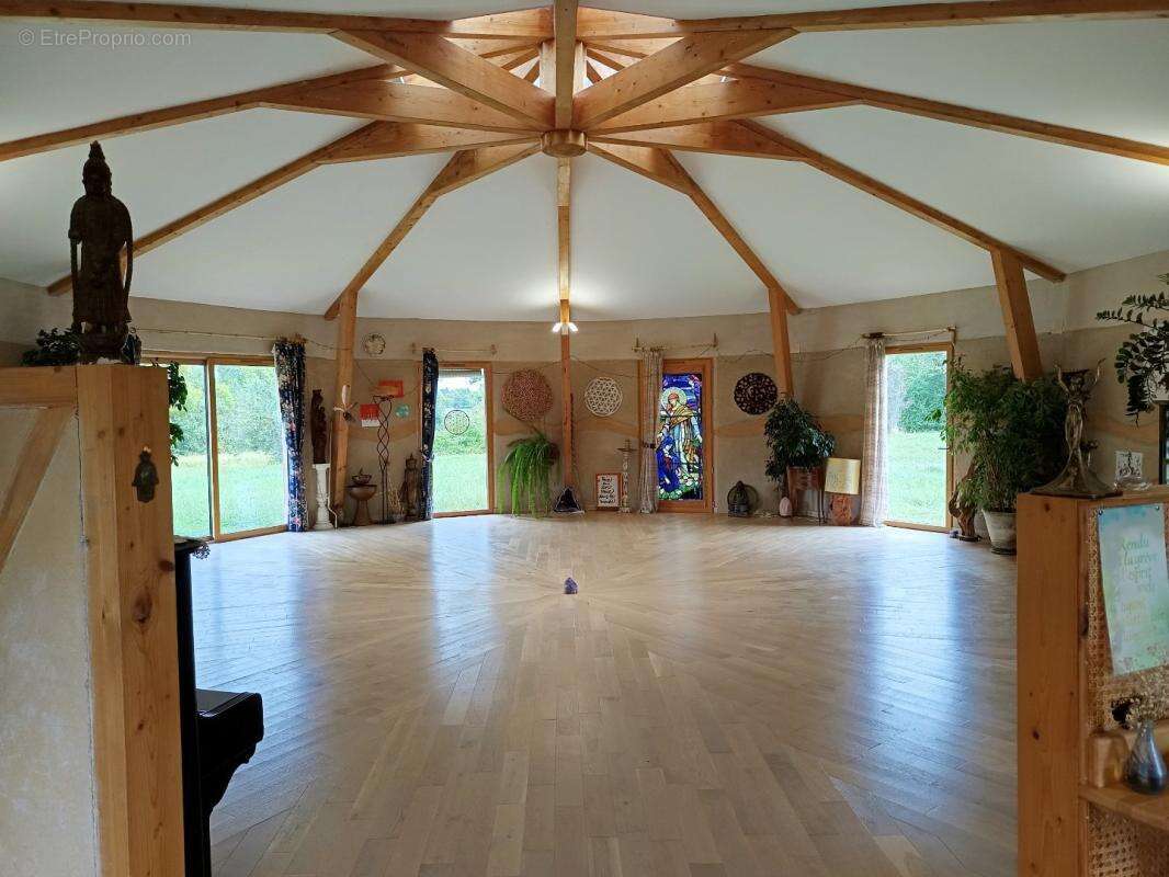 Commerce à CASTELNAU-DE-LEVIS