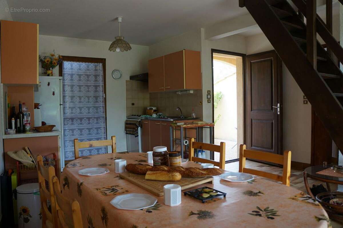 Maison à SAINT-SAUVEUR-DE-CRUZIERES