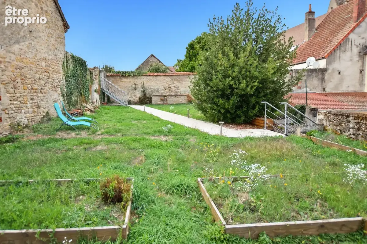Propriété rénovée de 324 m² avec terrain à COUCHES (71) - photo 11