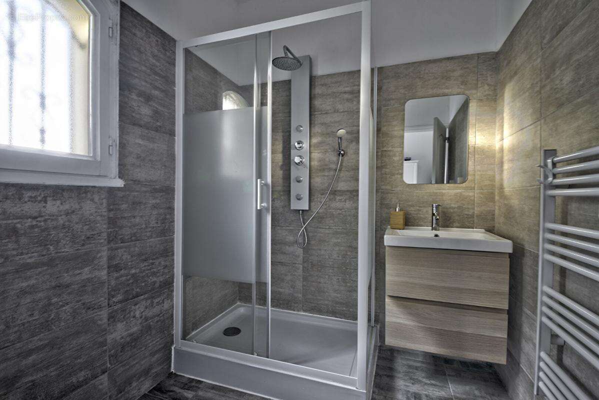 Maison à FARGUES-SAINT-HILAIRE