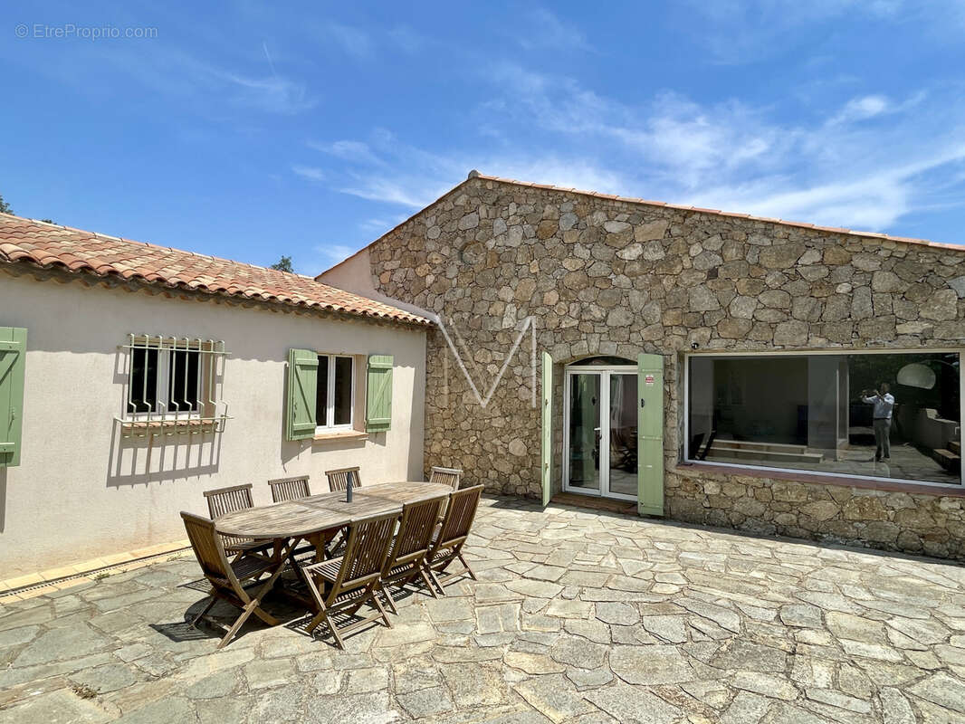 Maison à PLAN-DE-LA-TOUR