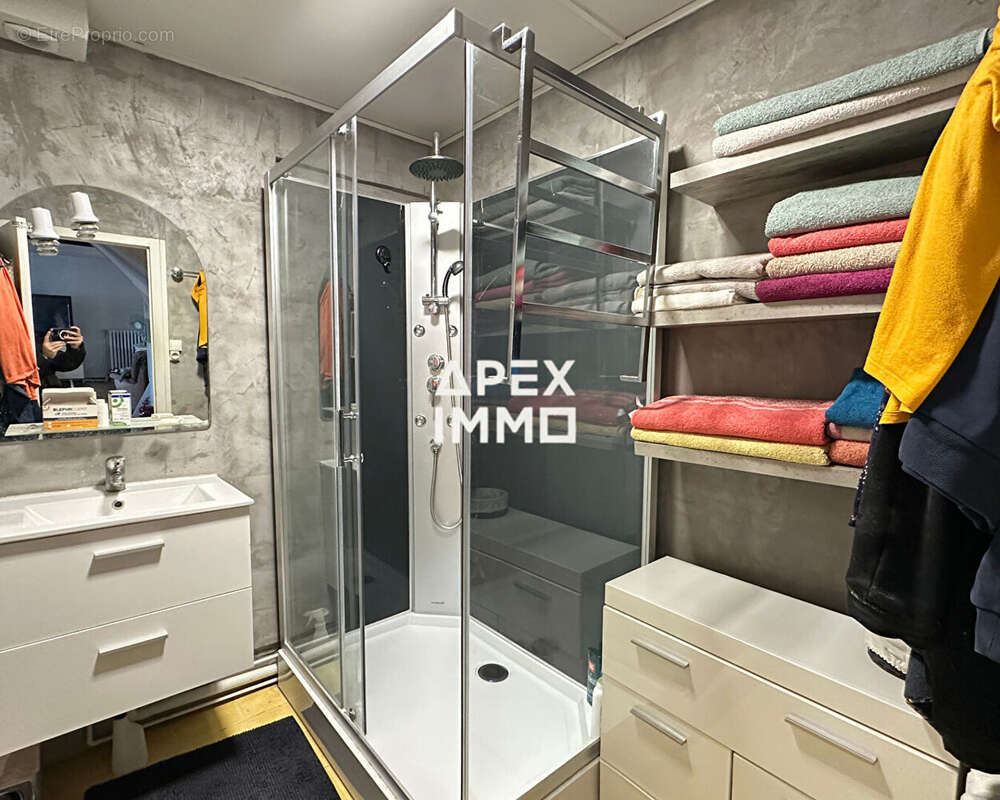 Commerce à SAINT-DENIS-DE-L&#039;HOTEL