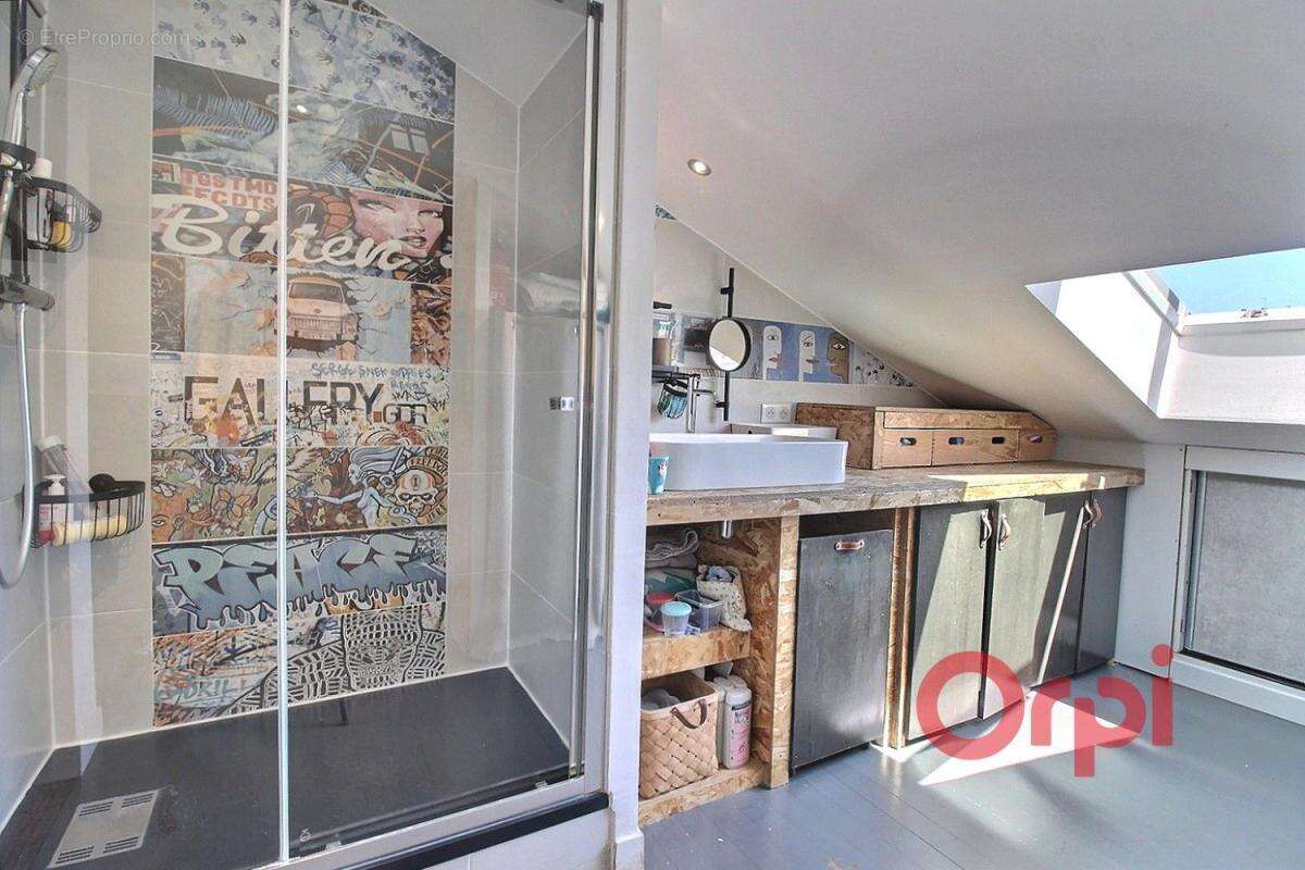 Appartement à MARSEILLE-4E