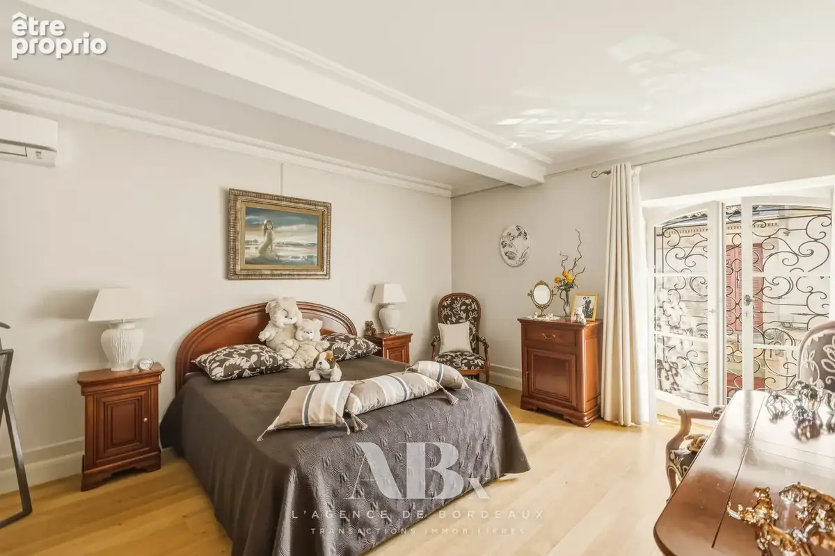 Bordeaux Jardin Public   Appartement 224 m2, patio, ascenseur, 2 parkings - photo 10