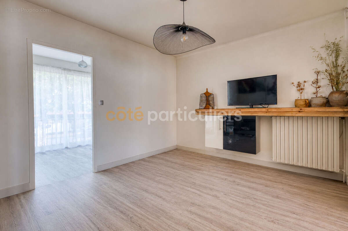 La roche sur yon -- maison 3 chambres --  90 m2  -- grand garage-- sous sol -- limite pentagone*--* - photo 2