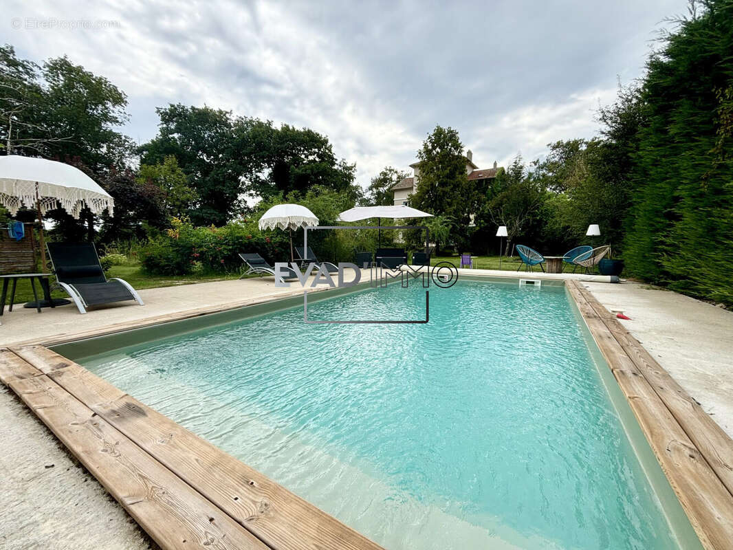 Maison 325 m² à Montrond-Les-Bains  - photo 4
