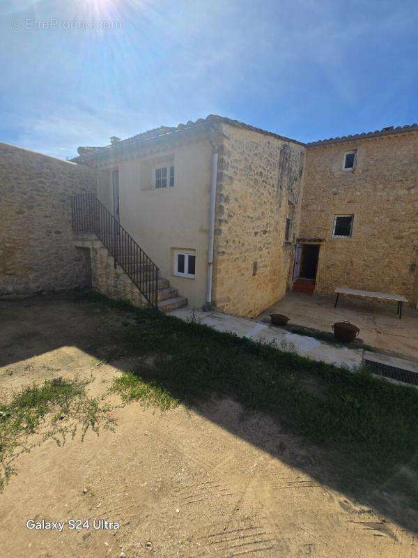 Mas en pierre, composé d'un ensemble immobilier de 10 pièces sur plus de 1210 m² de terrain à SAINT GERVAIS 30200 - photo 15