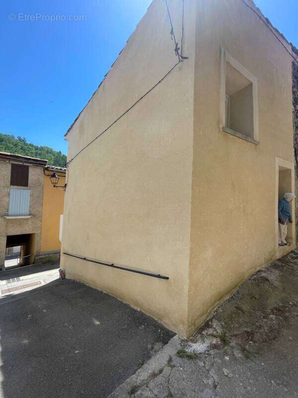 Maison de village 54 m2 à terminer, sise à 04290 Volonne - photo 7