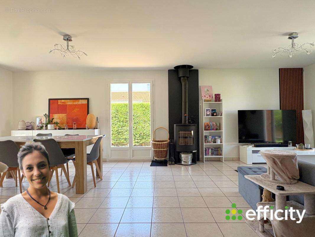 Maison à SURY-LE-COMTAL