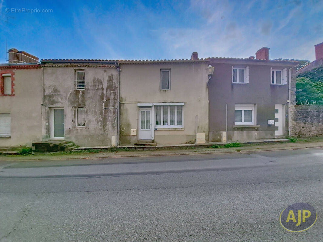 Maison à LA CHAPELLE-PALLUAU