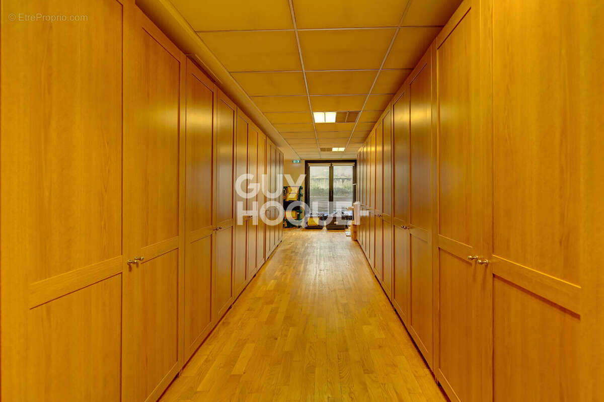 Commerce à PARIS-16E