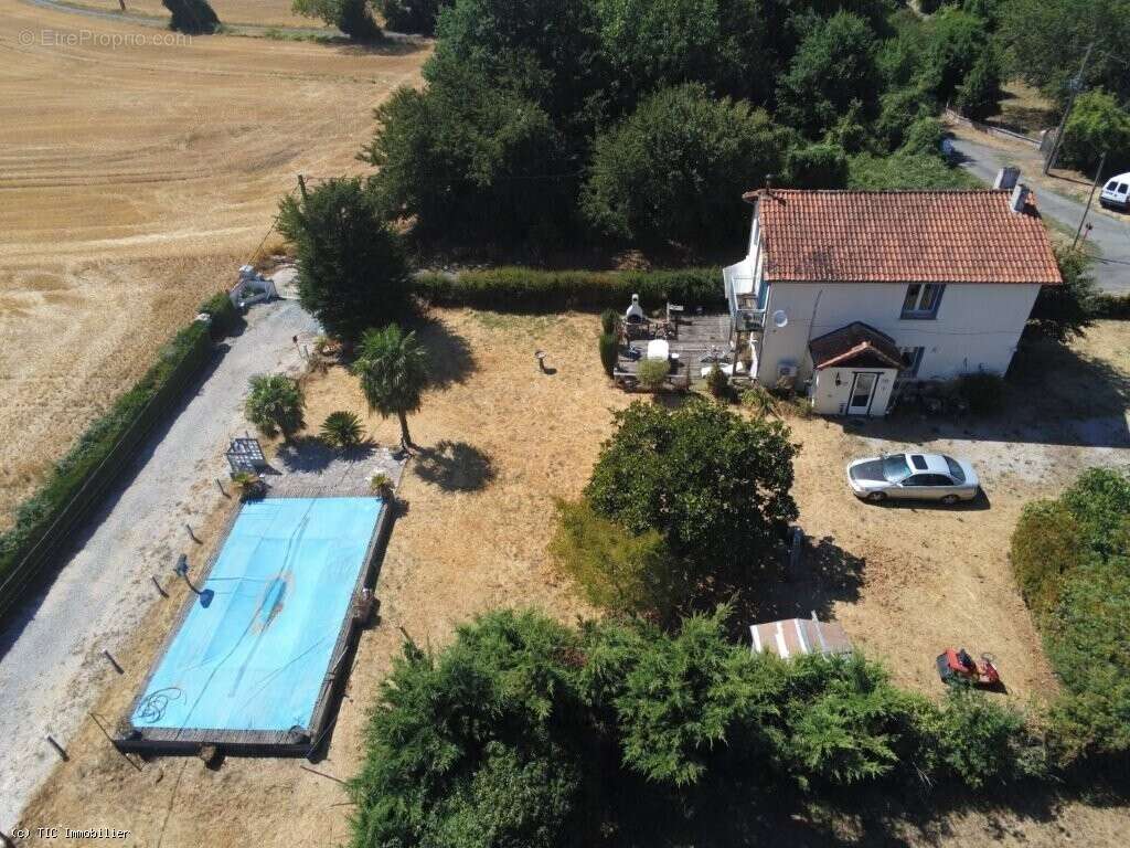 Havre De Paix : 4 Chambres, Grange, Grange, Piscine Et Vue Dégagée - photo 2