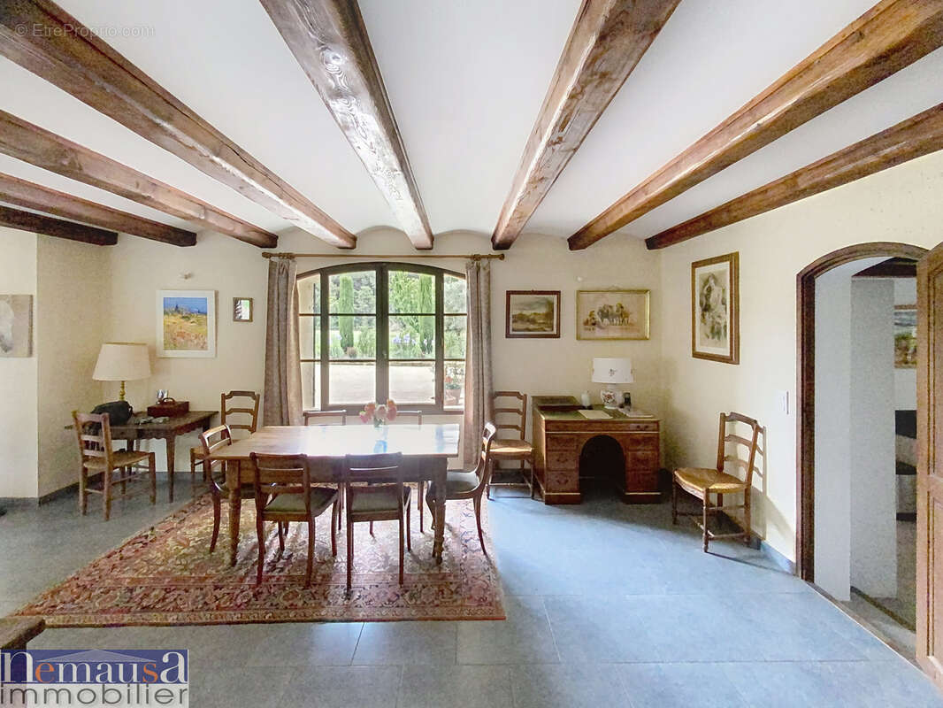 Maison à SAINT-LAURENT-DES-ARBRES