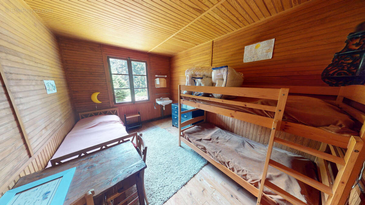Chalet en bois sur sous sol et terrain attenant boisé - photo 14