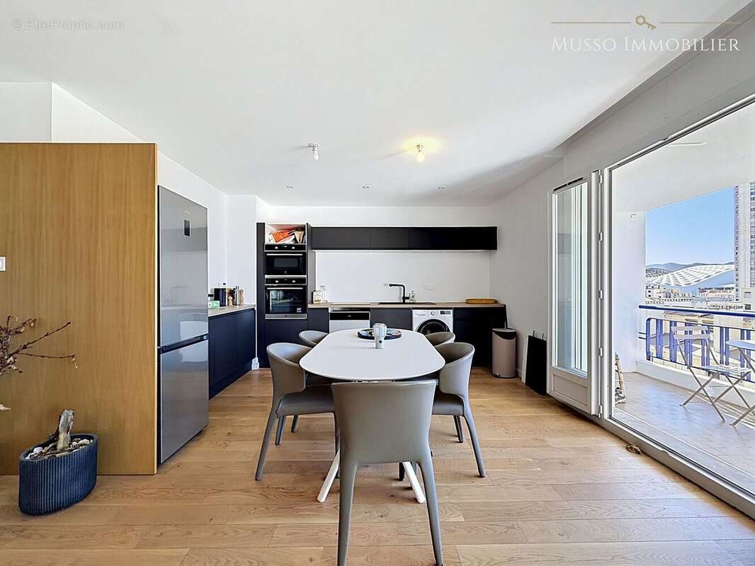 Appartement 82 m² à Marseille-8e  - photo 7