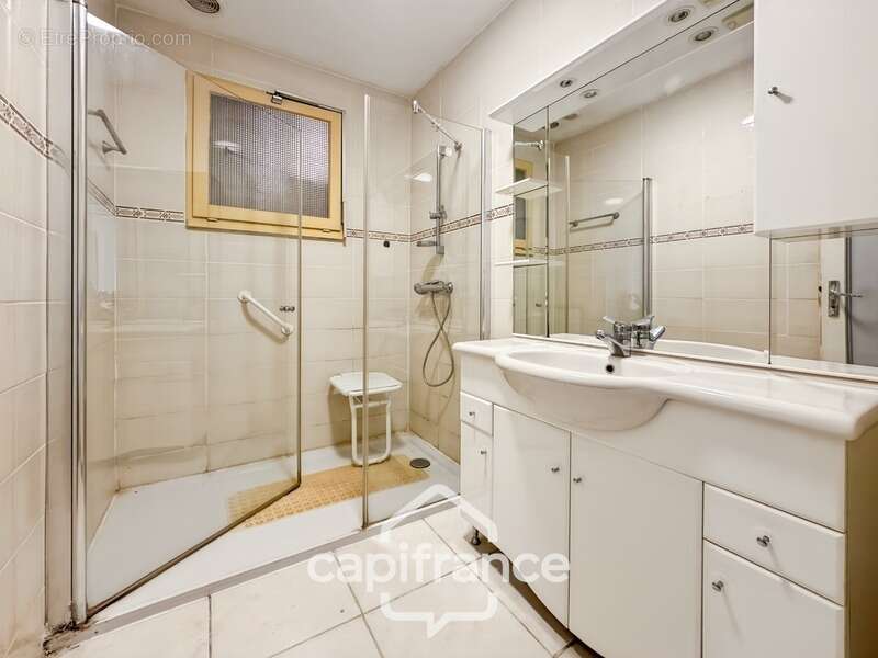 Maison de plain-pied 113 m² - 4 chambres avec fort potentiel à Tronchy - photo 10