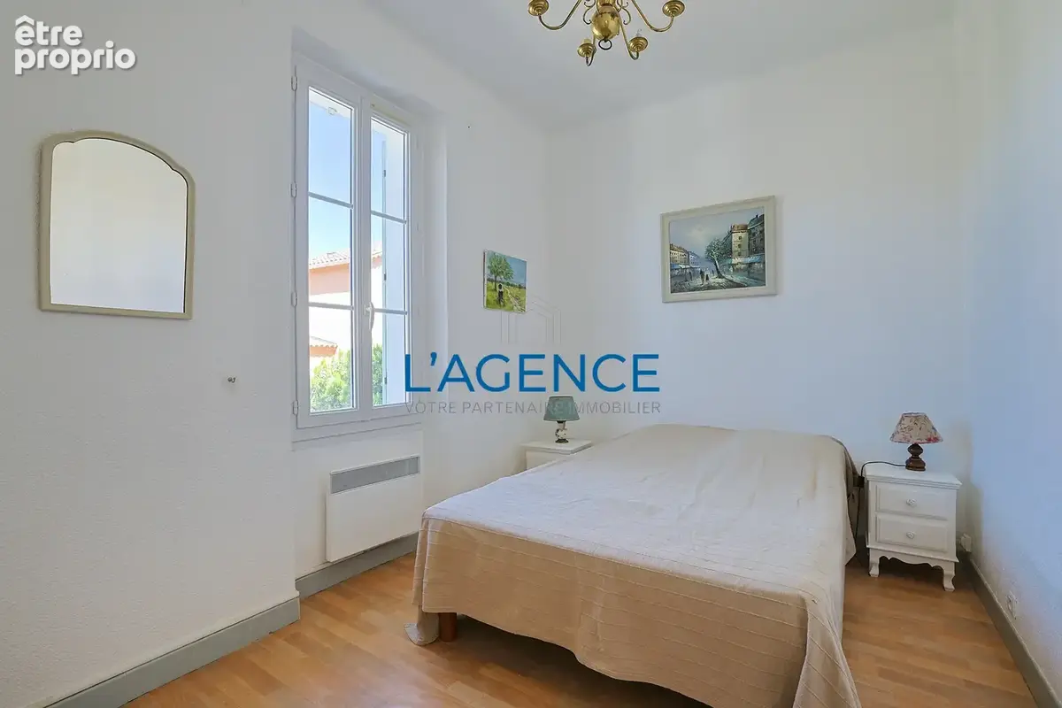 Port de carqueiranne - maison de caractere avec terrain + garage - photo 14