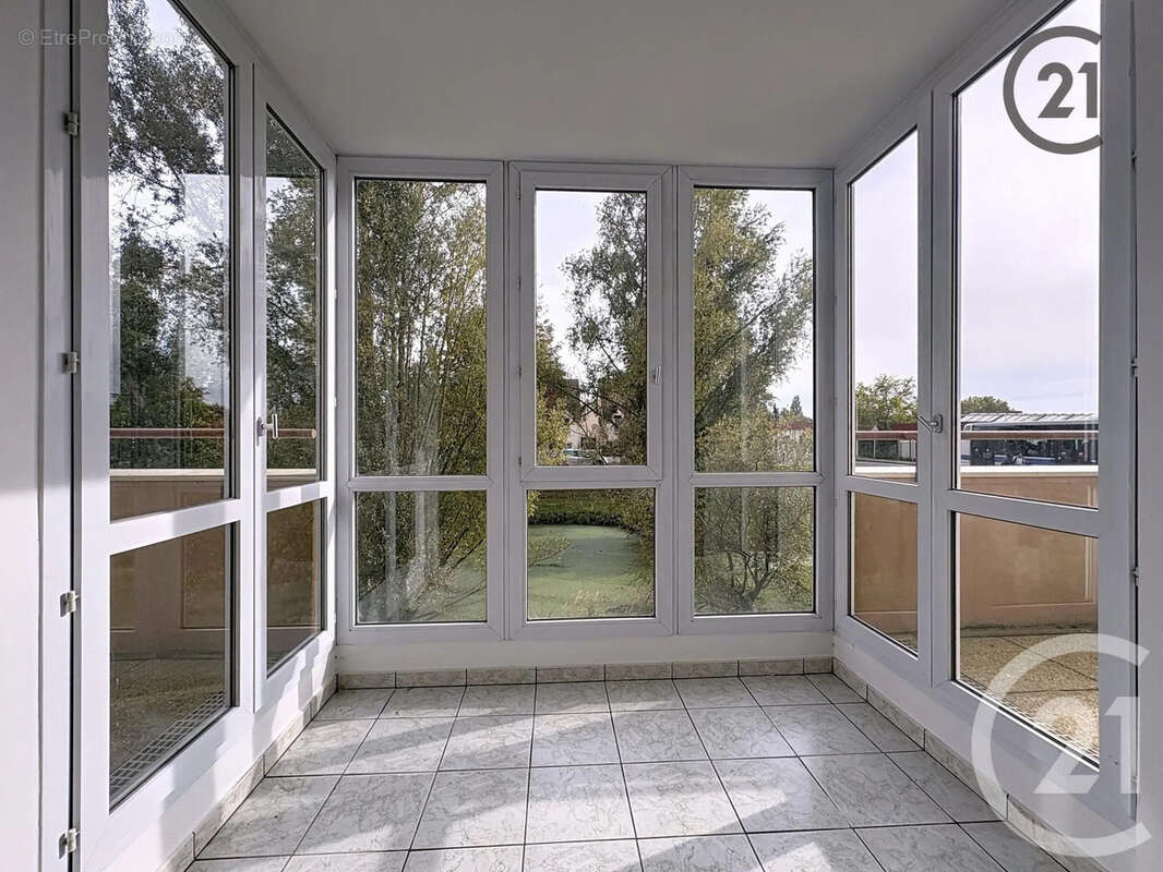 Appartement à MOISSY-CRAMAYEL