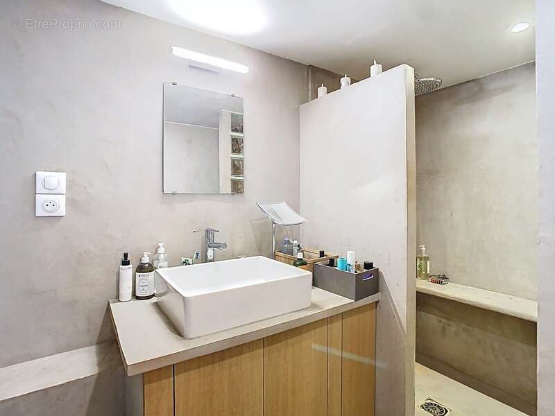 Appartement à PARIS-20E