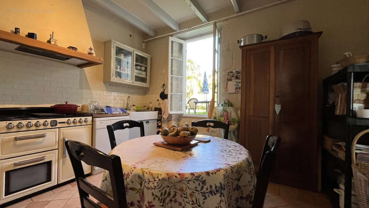 Maison à CHENAC-SAINT-SEURIN-D'UZET