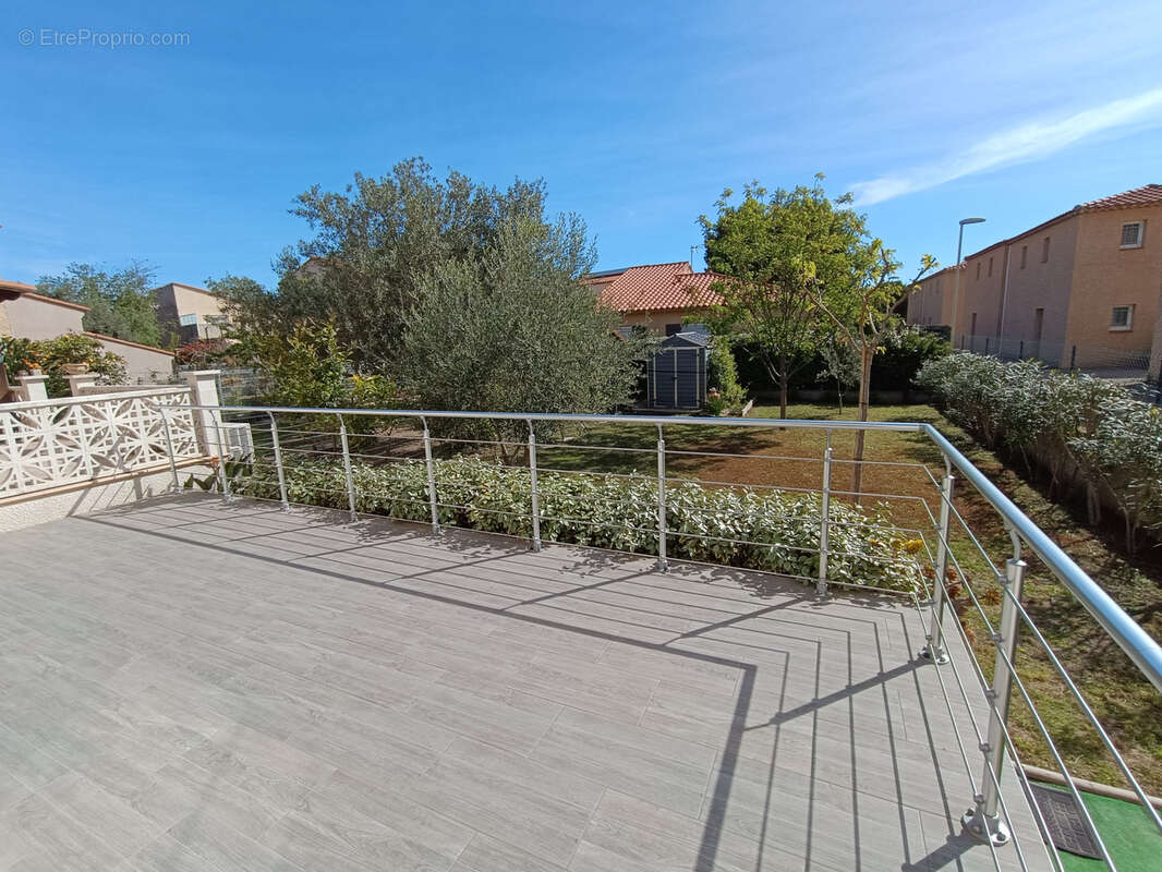 Maison à SAINT-LAURENT-DE-LA-SALANQUE