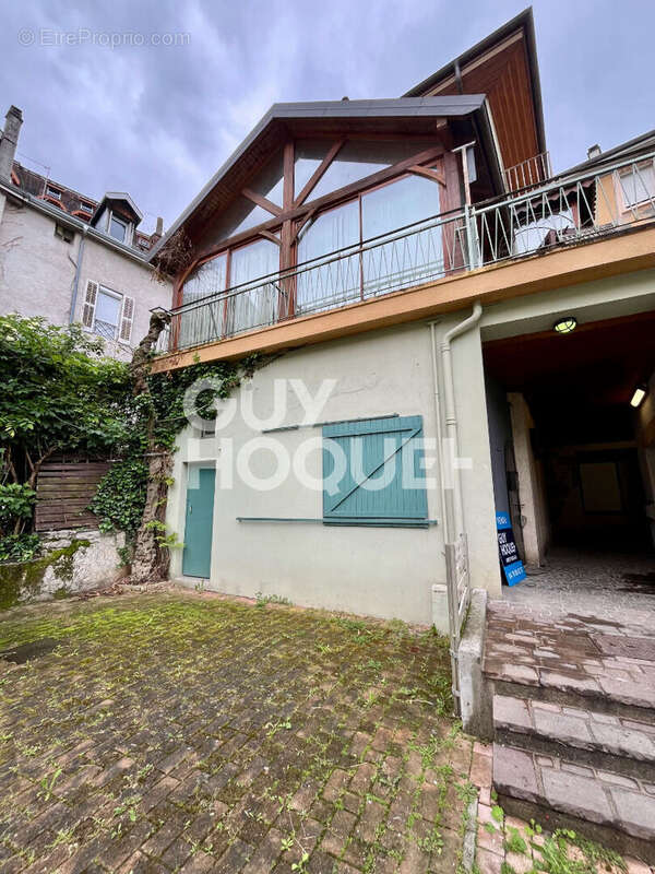 Commerce à AIX-LES-BAINS