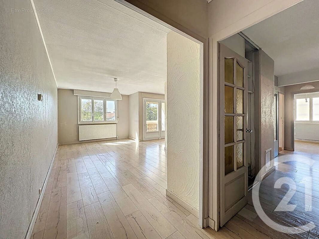 Appartement à DECINES-CHARPIEU
